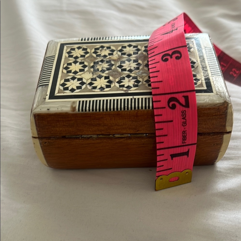Elegant Black and cream Decorative Box - Picture 10 of 10